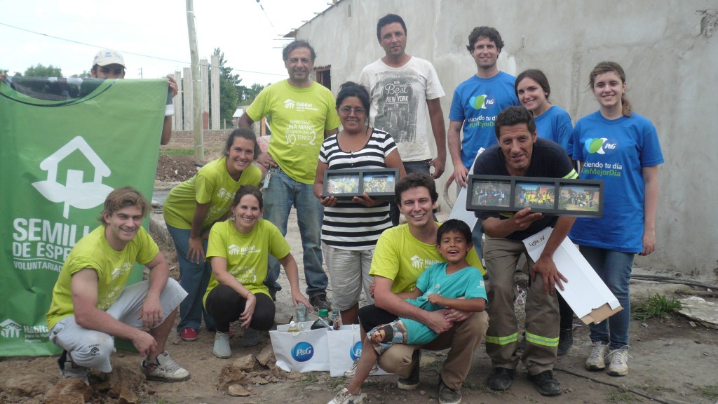 Procter & Gamble celebra y acompaña la construcción del primer hogar fruto de la alianza con Hábitat para la Humanidad 1